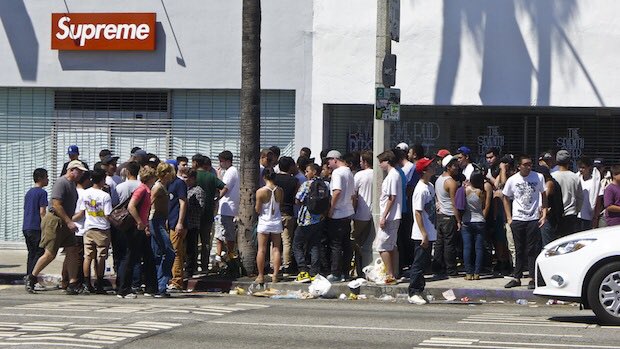 coleJenkins's tweet photo. @chrisdelia thoughts on a 1 hour line to get into a shirt store at 1pm on a weekday?!? #congratulationspod https://t.co/q48M2Q0leo