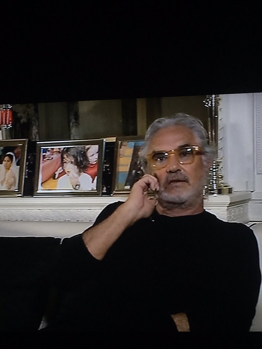 mdiparbleu's tweet photo. Siamo il Paese che eleva a maître à penser Nina Moric e Flavio Briatore.
Tenetelo a mente quando cantate l'Inno di Mameli.
#PiazzaPulita https://t.co/GiFpYWVcjE