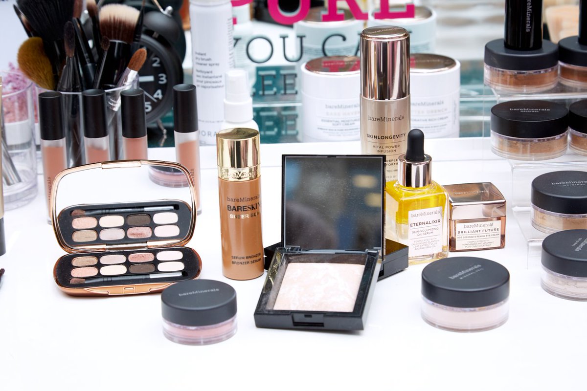 bareMinerals's tweet photo. A quick look from our makeup station from our #sleepinthebare event...featuring a few of our fave products! #TBT https://t.co/YbNV8TNxcM