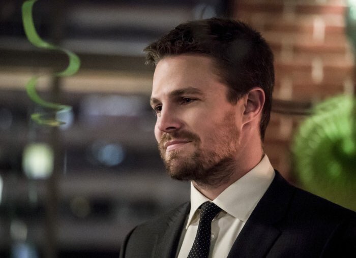 thebestofarrow's tweet photo. they are so in love https://t.co/ssPAvK1l7G