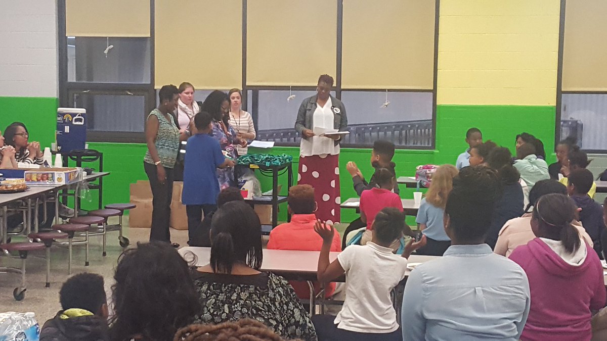 NNPSExtLearning's tweet photo. Celebrating a positive and productive year of 21st Century learning! #NNPS21STCCLC #SedgefieldElementary #NNPSProud #AfterschoolWorks https://t.co/hhMYSiR3Hc