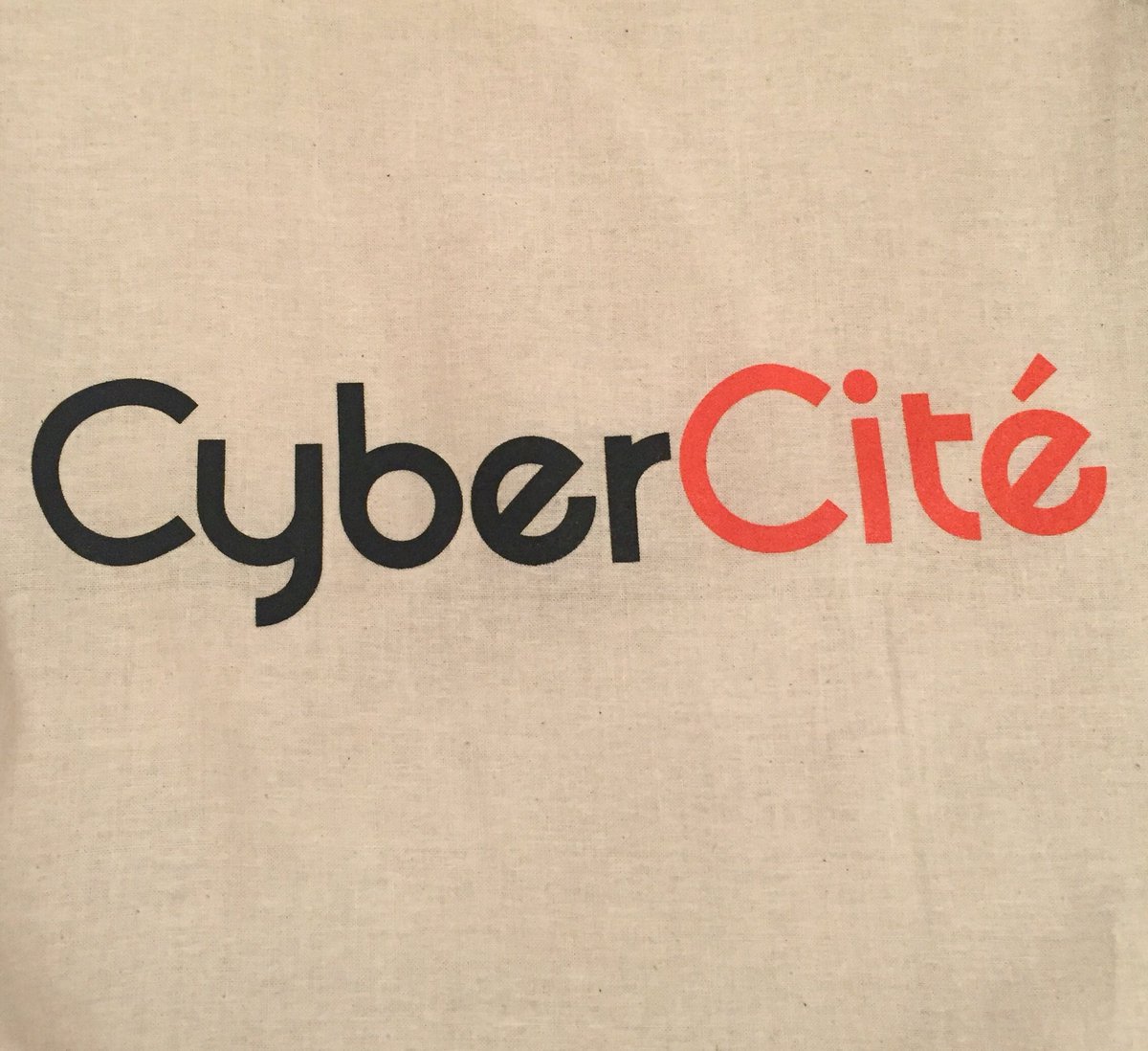 Laurent_acti's tweet photo. Ce soir bon anniversaire @AgenceCyberCite 18 ans ! fêté en photos avec Richard Bellia #webinlyon #yourockit https://t.co/ofosXP23tX