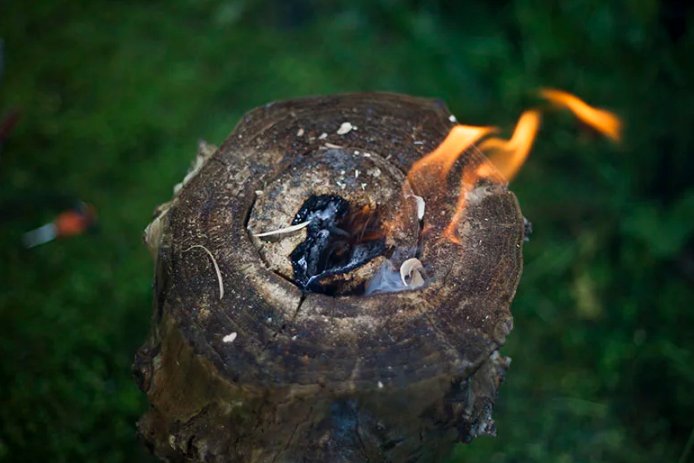 EverydySurvival's tweet photo. How to Start a Fire After It's Rained https://t.co/nPEe473hBk https://t.co/Pp0YcllwsW