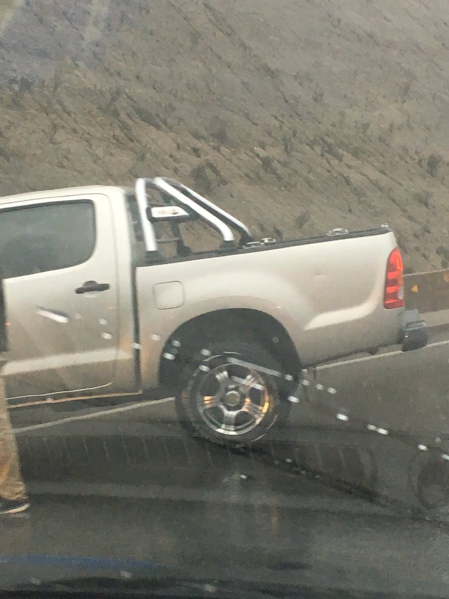 MedinaYaez's tweet photo. @sitiodelsuceso accidente antes de peaje de villa olímpica dirección quilpue,tener precaución https://t.co/g78BWwfYoB