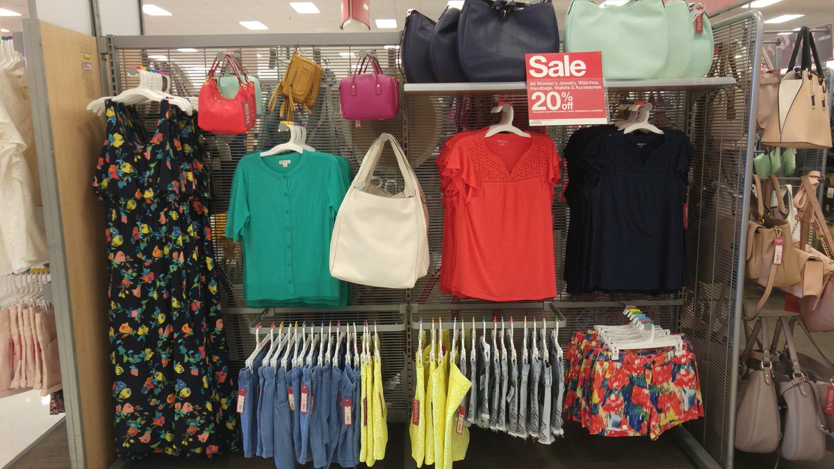 Capturing those RTW sales #WeekendReady #MemorialDay <a href="/izzy_isais/">Izzy Isais</a> <a href="/Emily1Mc/">Emily McConnell</a> @Trujillojonny1