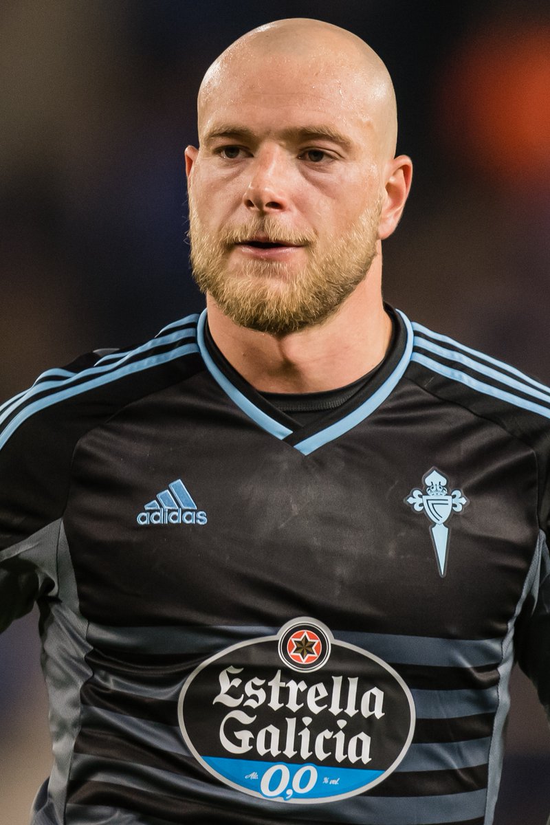 Footballtweet's tweet photo. John Guidetti pre-match: "I'm going to make sure Manchester is blue." 

Tonight: Missed an open goal in the last second to knock Utd out. https://t.co/PURTvjmHqU