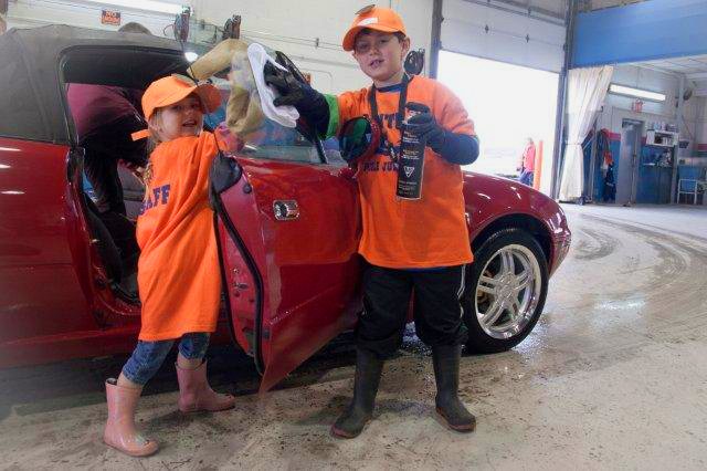 WaterdownCo's tweet photo. #Tbt to last year's little volunteers, hard at work, ensuring every car is spotless 🚗✨ Join us this Saturday from 10 - 2 #CFPuddleJumpers https://t.co/YeZO5aopCj