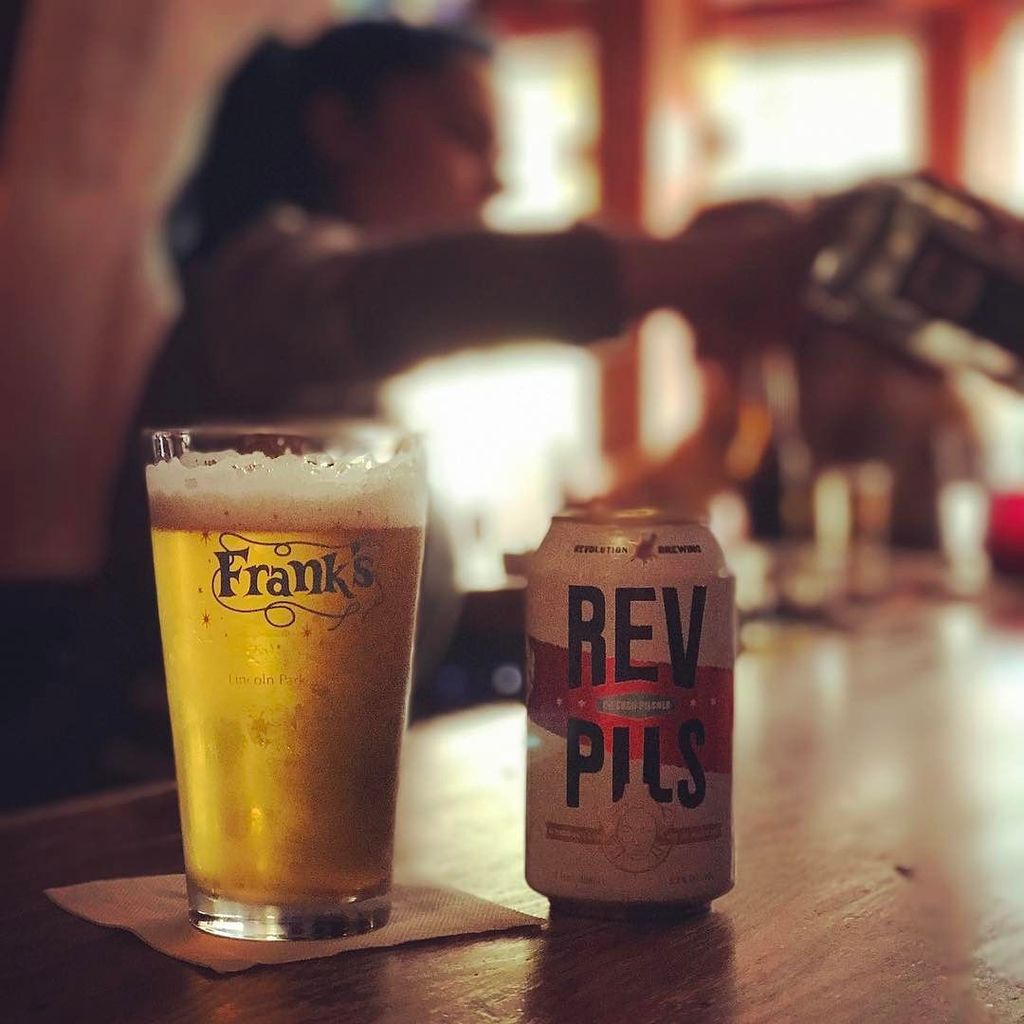 frankschicago's tweet photo. "Sereens"
♦️
♦️
♦️
♦️
♦️
@revbrewchicago #jameson #rumplemintz #pils #revpils #can #craftcan #beer #craftbeer #mil… https://t.co/YwQwwGqIUV https://t.co/sh6kGkfCCy