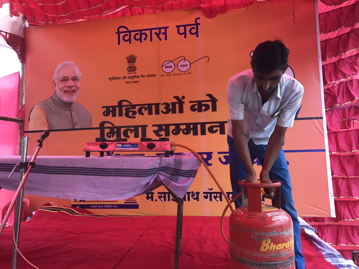 ipratikmahale's tweet photo. Mega safety clinic for PMUY beneficiaries #OneYearOfUjjwala @BPCLNasik @BPCLLPG @BPCLimited @NatekarRajoo @Sureshnair_BPCL @BpclVikram https://t.co/YDgZmyuWrO