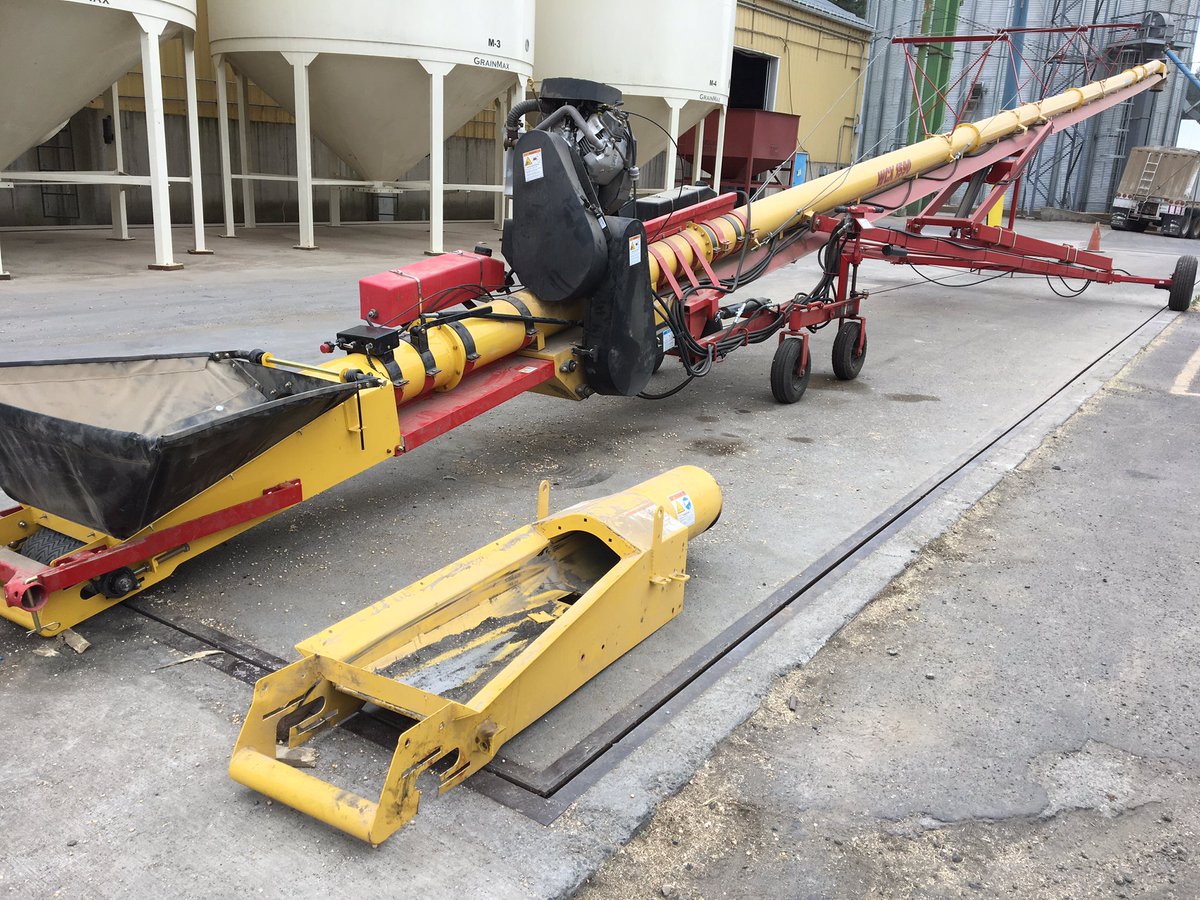 TandSSales's tweet photo. For those truck drivers in a hurry just remember the Westfield WCX1590 is not a drive over. #customfix #needapitstop @AgGrowthIntl https://t.co/e8dmHPtTRb