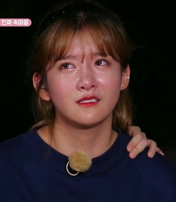 illusiahniel's tweet photo. this is me when love is mv keep decreasing 😢 #youtubereturnviewsloveis https://t.co/t2l0m7ZIQz