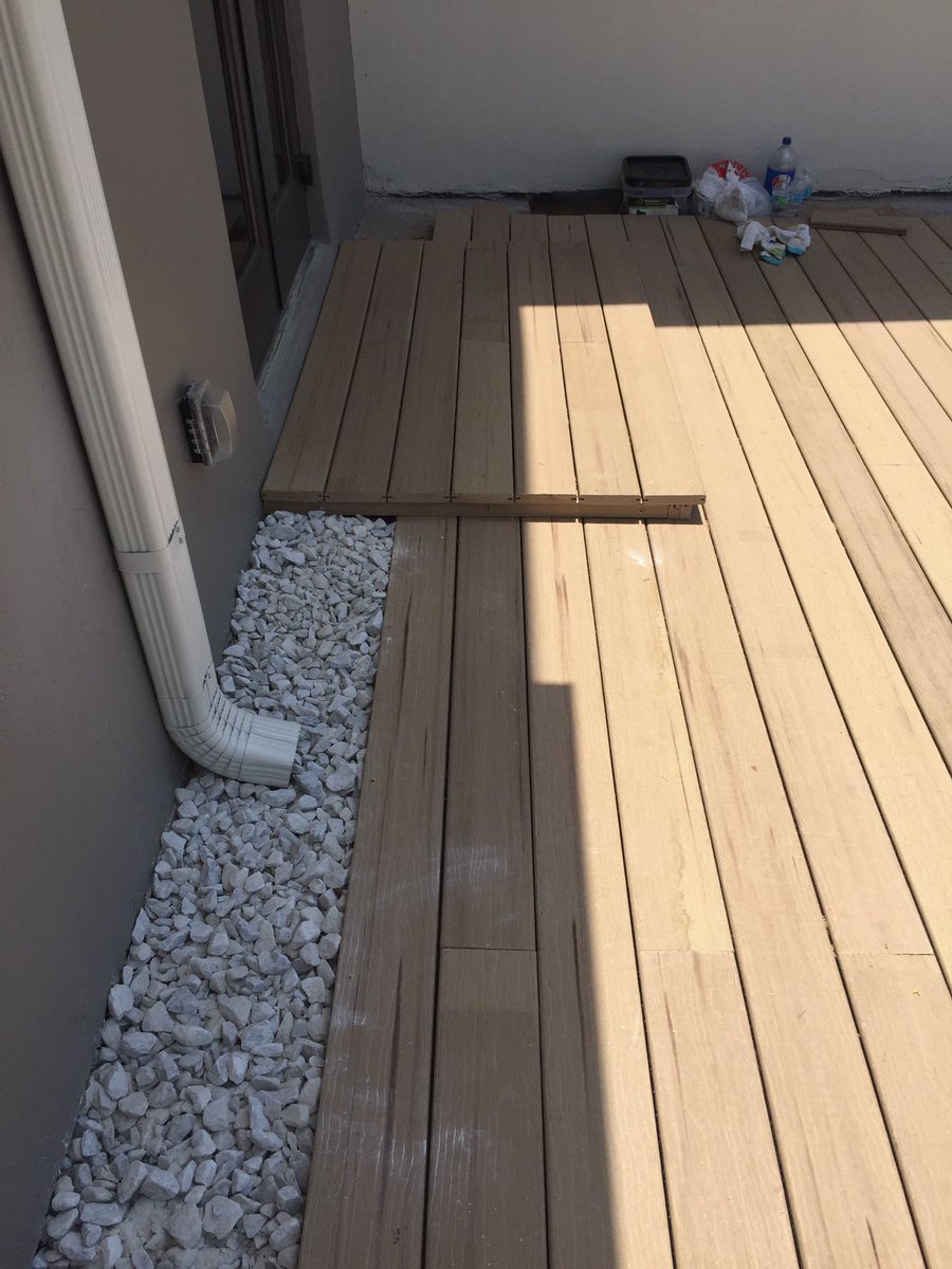 greenbillder's tweet image. Marble chips around the perimeter of a synthetic wood deck adds a bit of zen #MoistureShield #homedesign