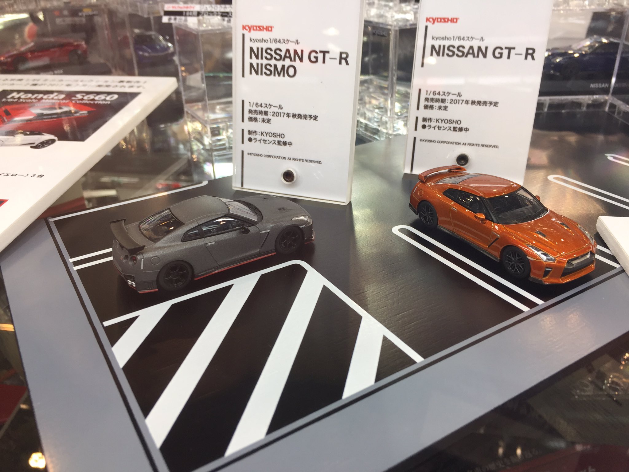 京商ビレッジ Kyosho Village オマケ ジュウロクホウイさんプロデュースの1 64 以前のコンビニミニカーの流れをくむアイテムですね Gt Rが結構シャープですな 次に予定されているのは7月にnsxとs660 詳細はグッドスマイルオンラインのサイトで確認し