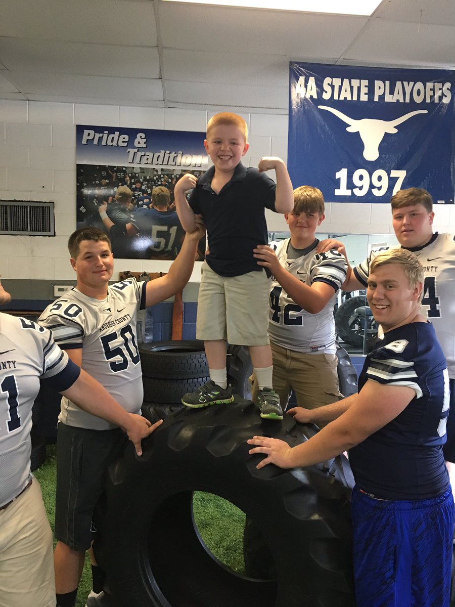 coach_Jessie's tweet image. Awesome to see a group of teenagers embrace these young kids. #Leaders #HOOKEM @darrenleach33 @MaverickAD1 @nate_stecker @Dre_Leigh_6275