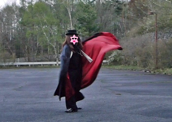 Makigami 魔貴髪 Bloodcape コメントありがとうございます 素材がサテンの マントは光沢感があっていいですよね マントを翻すのも醍醐味であると感じています Twitter