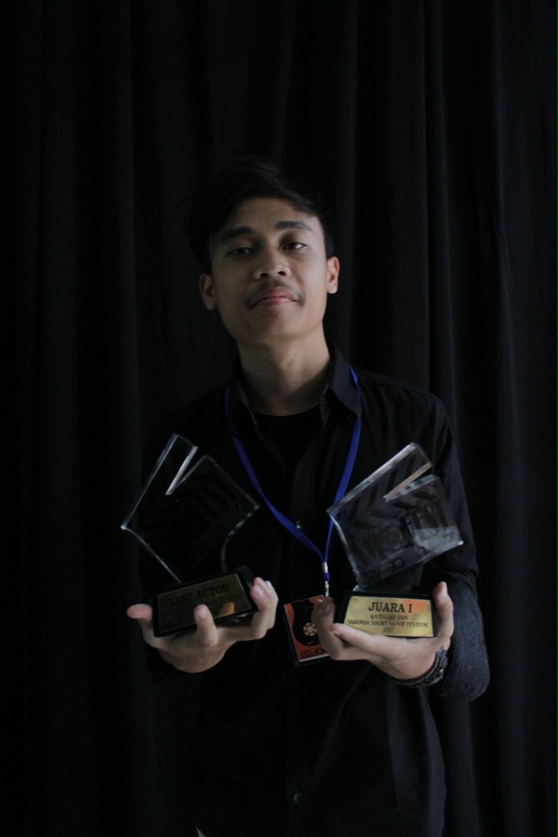 Selamat buat Rizki Ramadhan - Media 3 yg telah meraih 2 penghargaan, untuk:
Juara 1 Festival Film Pendek
The Best Actor
di Smoofest 2017