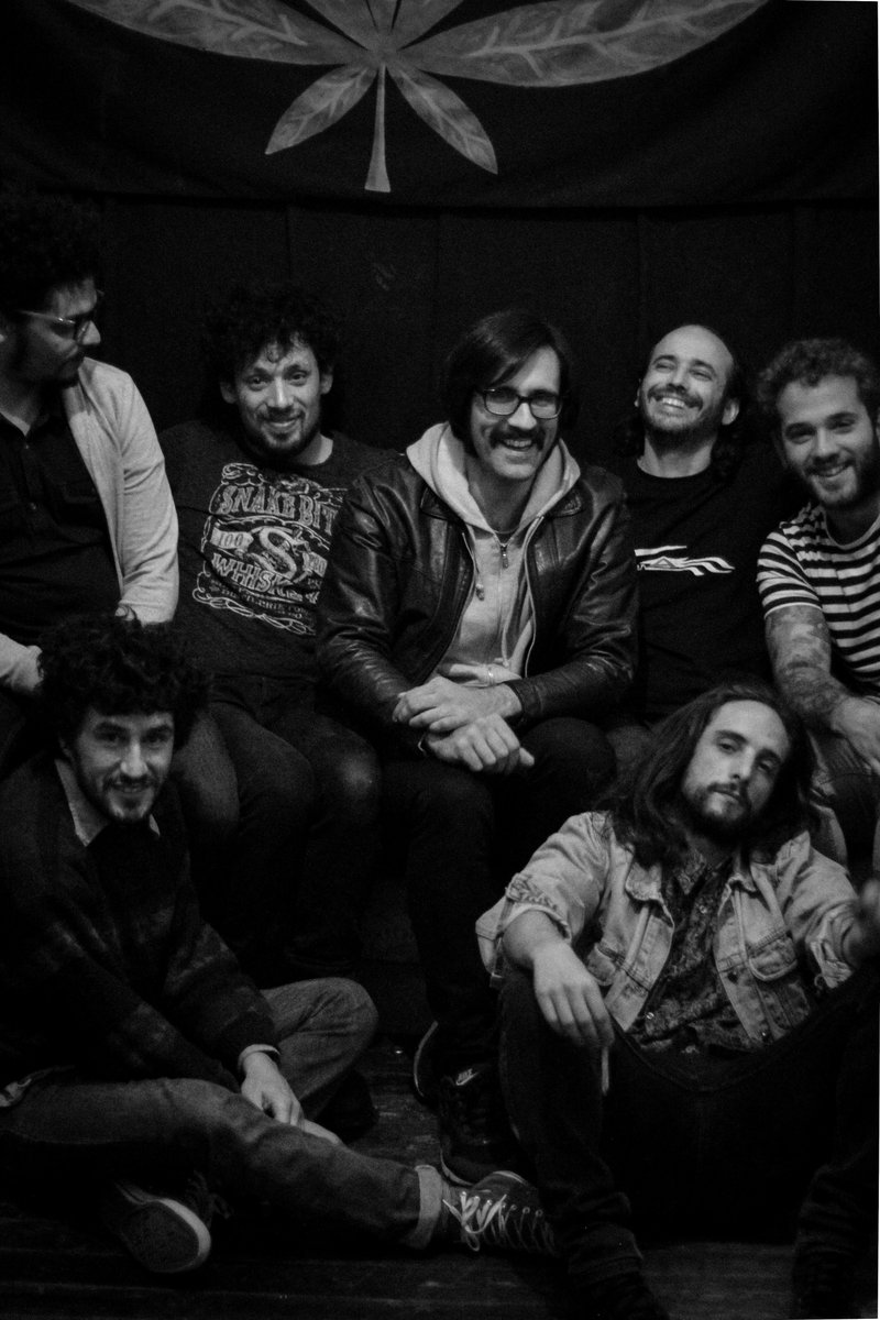 losoxford's tweet photo. esperando el 17 en @SalaZitarrosa ciclo #LaXenVivo #VolvioLaX @laXuruguay 
junto a @_soniamusica y @AndresTorron 
https://t.co/mRfQgpyWUe https://t.co/VcmKh5an3L