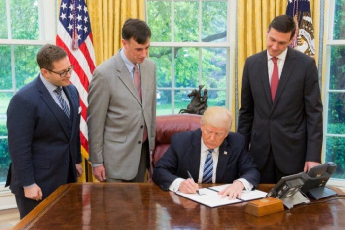 bitcoinagile's tweet image. Trumps cybersecurity order pushes U.S. government to the cloud #cloud #cloucomputing bit.ly/2ppBm1o