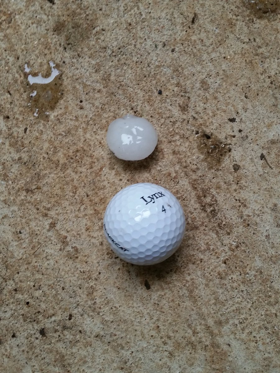MattInDist7's tweet photo. @SpecNewsATX @KVUE @cbsaustin  @ScottFisherFOX7   Hail in NW Austin, Parmer-MoPac area https://t.co/smhGuYkPVG