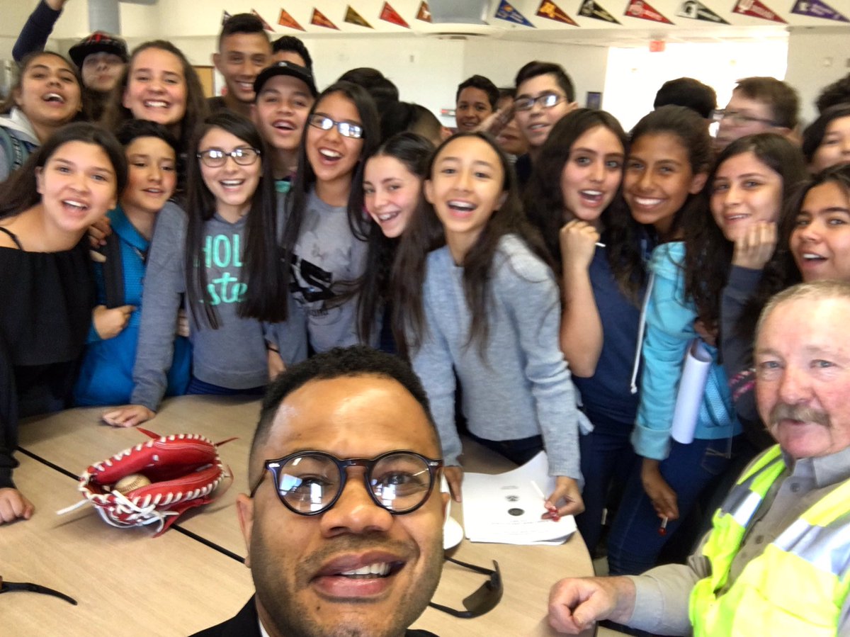 RobertYUribe's tweet image. Paul Huber middle school were ecstatic to learn that we live in the greatest #bordercommunity in the state of #Arizona. #DouglasAZ