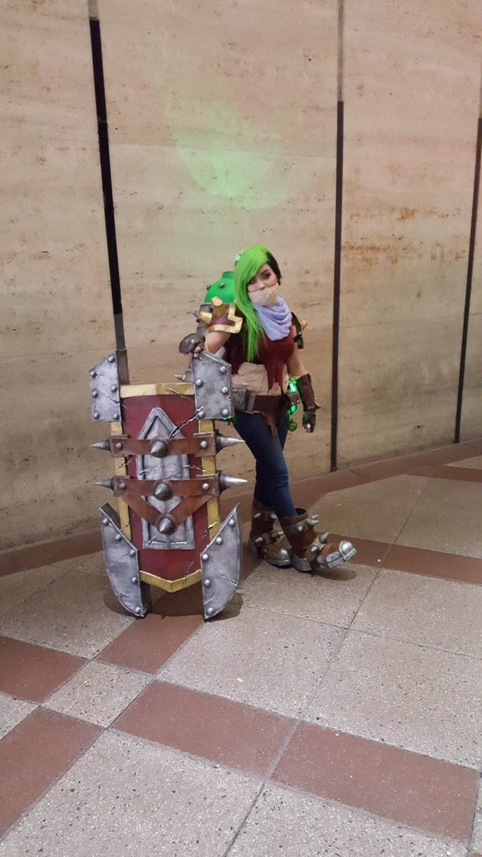 Its_BryGuy's tweet photo. Throwback to the semifinals for the 2016 league of legends world championship! #tbt #leagueoflegends #lolesports #gaming #cosplay https://t.co/YLrO9IO8kT