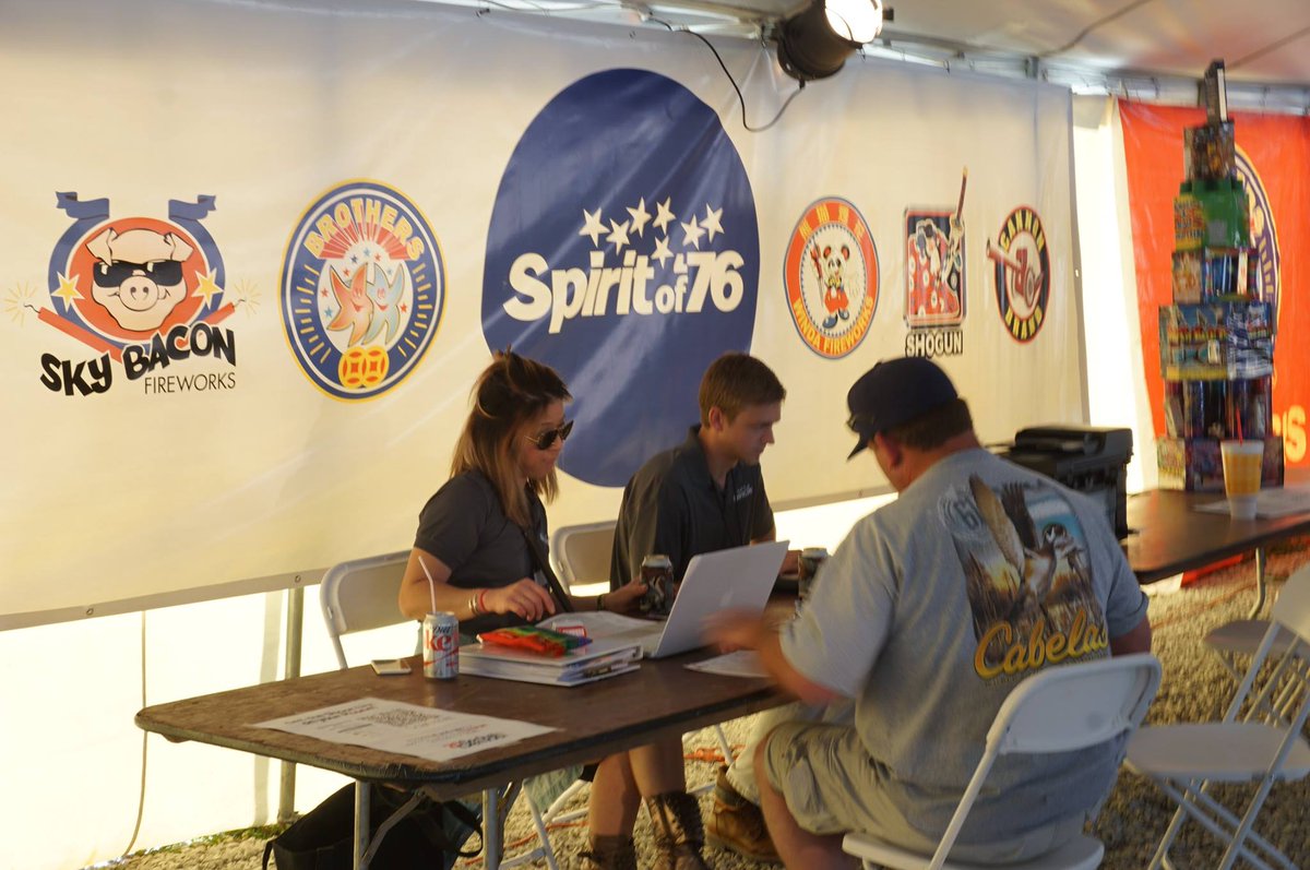 SO76ee's tweet image. El pasado fin de semana nuestros clientes disfrutaron de fuegos  artificiales de las más marcas más calientes, comida, bebidas y diversión!