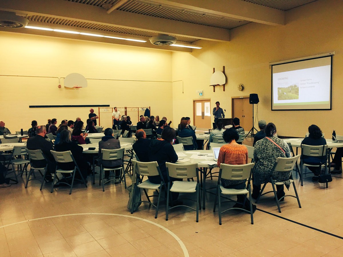 Reviewing the <a href="/Lndontario/">Lndont</a> draft urban agriculture strategy with community! <a href="/jmfplan/">John Fleming, MCIP, RPP</a> <a href="/EGCityWorks/">Evergreen CityWorks</a> @EvergreenCanada