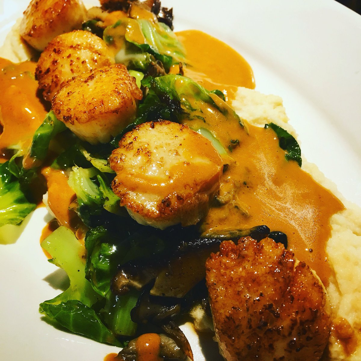 PETONCLES
Avec Purée de Céleri-Rave et Bisque de Homard