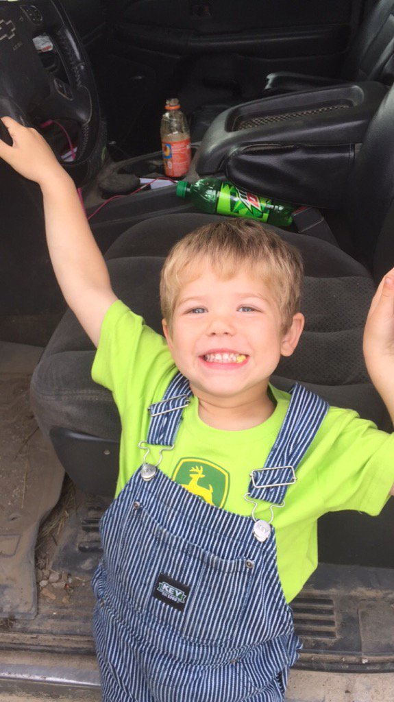 LilD2305's tweet photo. I love my little John Deere loving farm boy! https://t.co/OIijlg9Flq