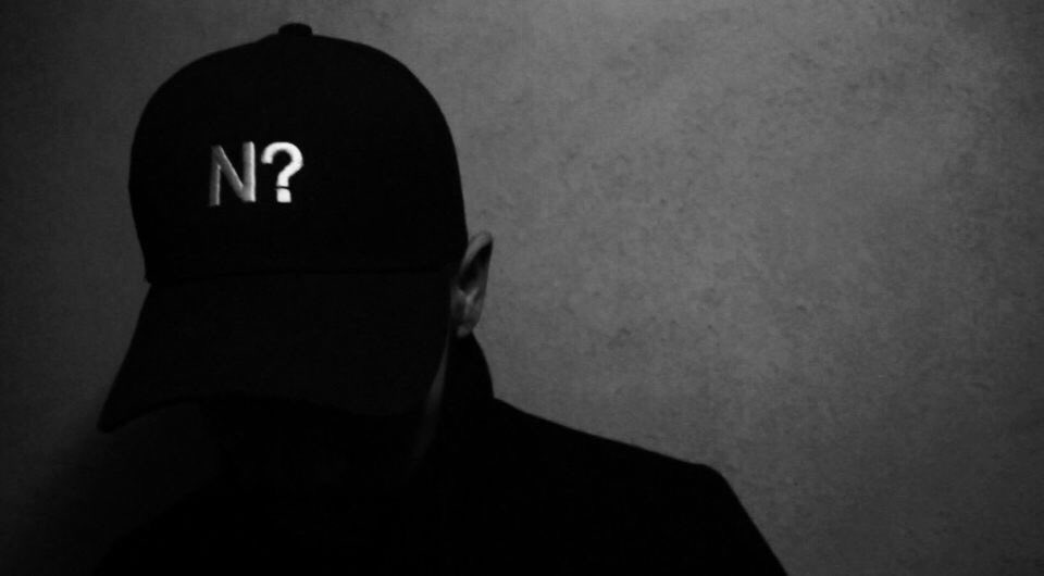 Thenquestion's tweet image. Original black/white baseball cap in full effect 🔥 👀