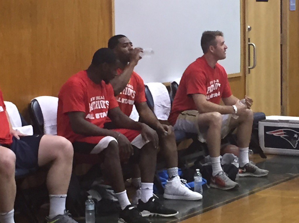 Hey @Sarge985 look who joined <a href="/JustinColeman27/">Justin Coleman</a> <a href="/Mac_BZ/">Malcolm CB Butler</a> on the court tonight!