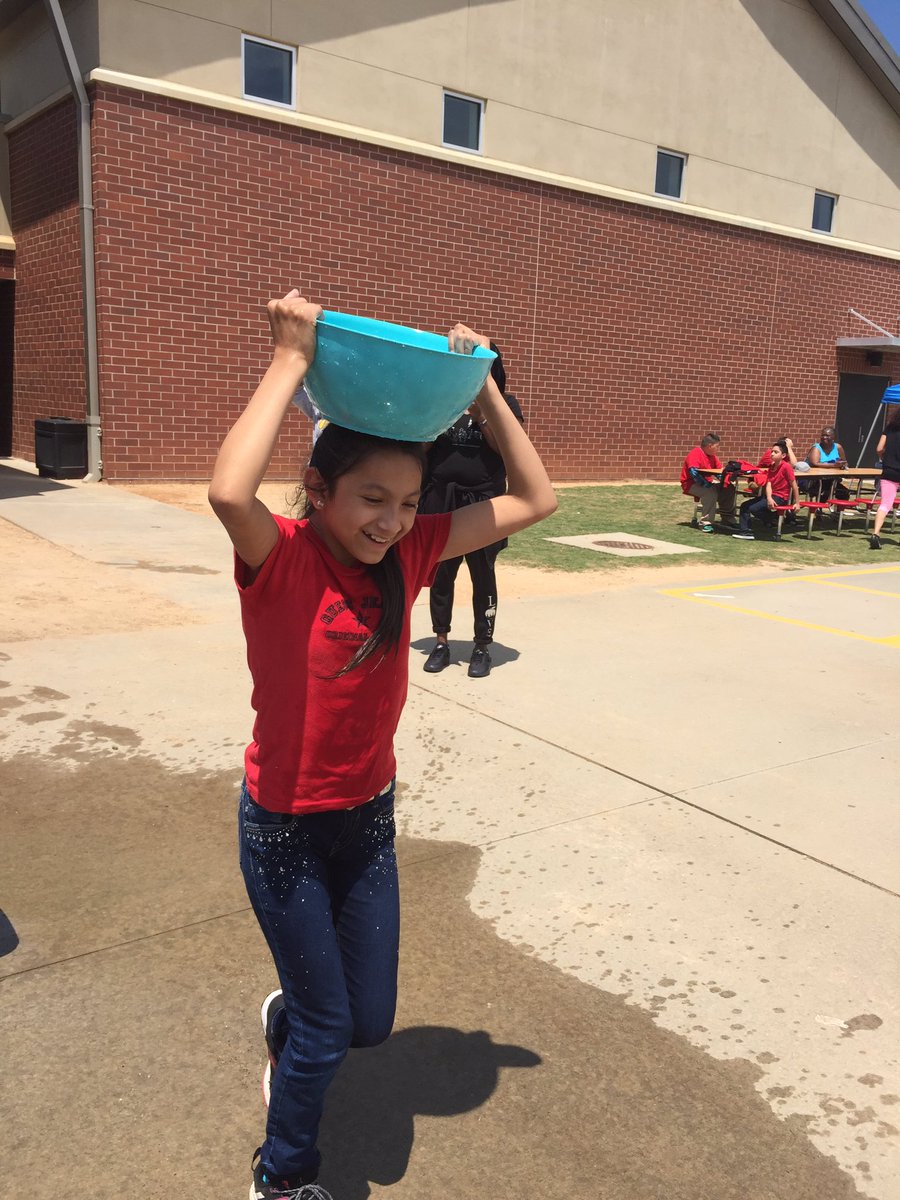 Ison5th's tweet photo. Field day! #repyourhouse @IsonSpringsES https://t.co/y1NCLCX257
