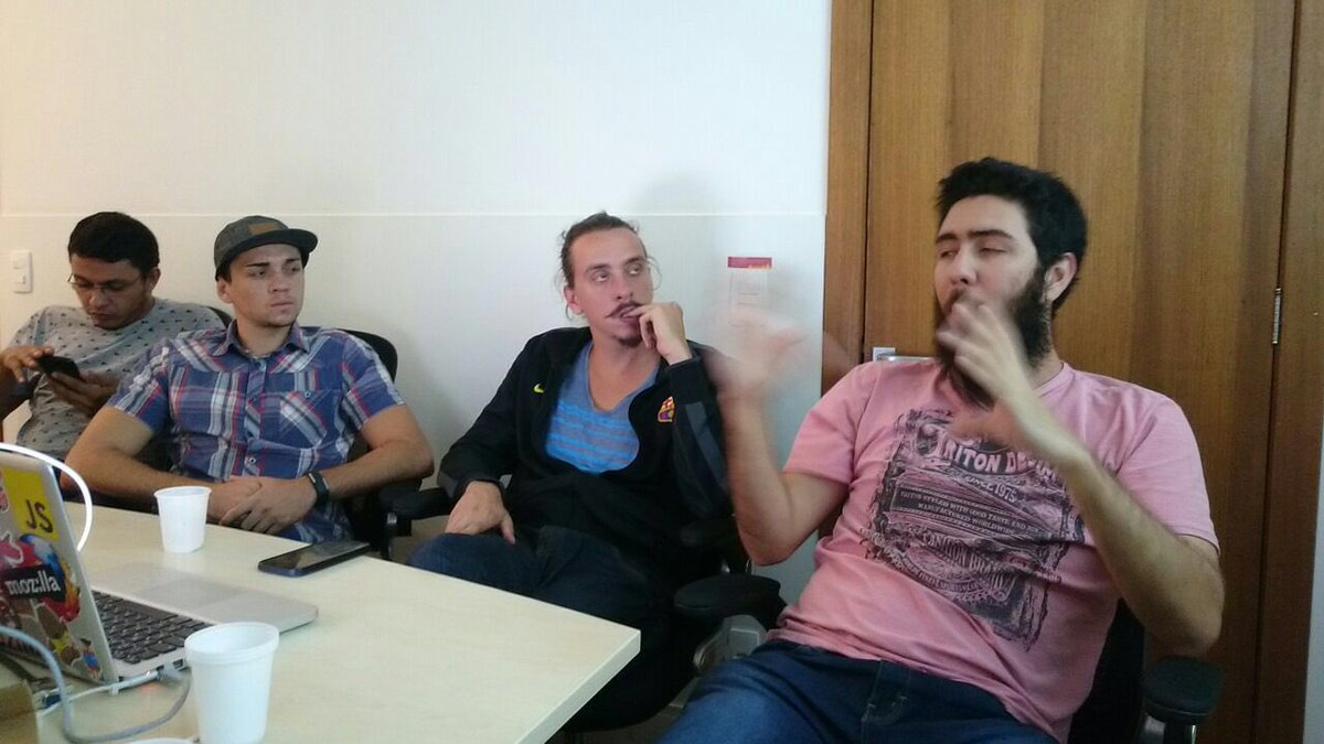 riodejaneirojs's tweet photo. Encontro fantástico hoje! Falamos sobre mapas e tecnologias para mapas! Quer participar do próximo? Entra no grupo: https://t.co/eEdxS6MUUY https://t.co/6JxSePP11a