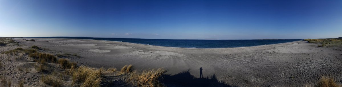 CormacCoyne's tweet photo. Inis Meáin this evening while waiting on the boat home. 🌡🌞😎 https://t.co/tn3m0FrD1i