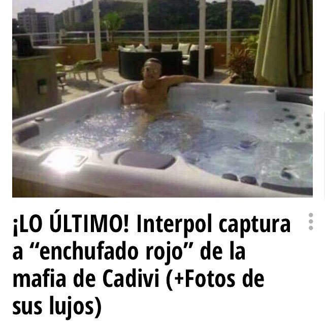 karinsalanova's tweet photo. Capturado un saqueador rojo que denuncie por robarse los dólares con los que comprarían comida a nuestro pueblo!! https://t.co/jXcE7Fla4v