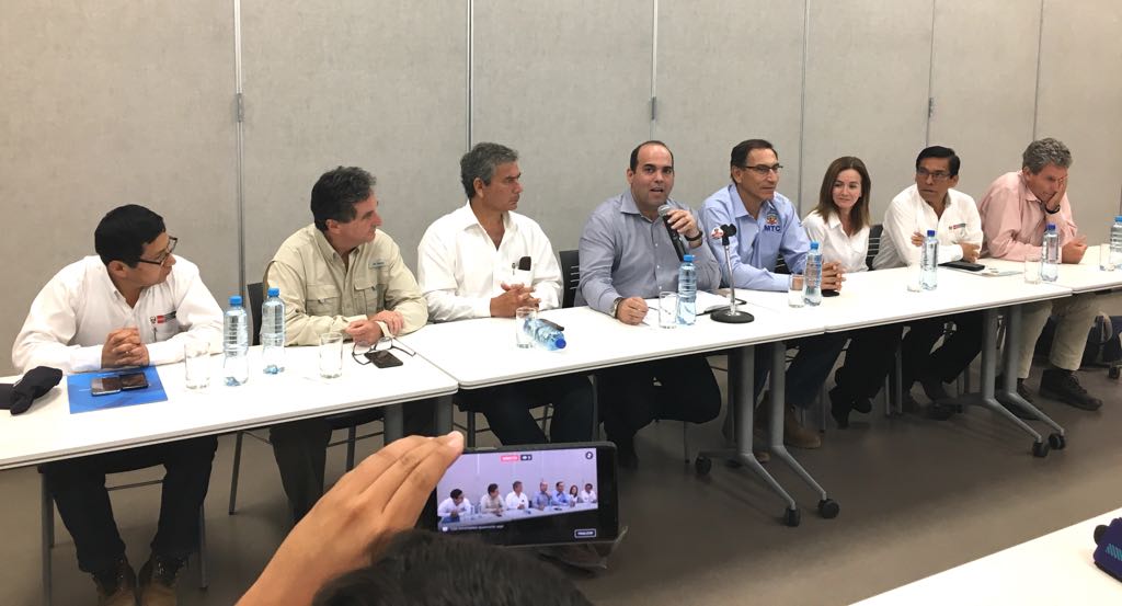 pcmperu's tweet photo. "Nuestra primera reunión ha sido en Piura, la región más afectada de todo el Perú". @fzavalal #ReconstrucciónConCambios https://t.co/8CpEGkruJJ