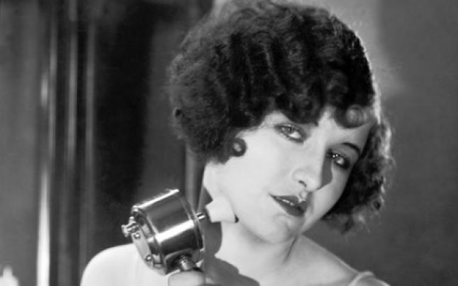 JeniferLorence's tweet photo. A brief history of the vibrator! - https://t.co/1yMk3hsJ9Z https://t.co/8AxPyRENOb