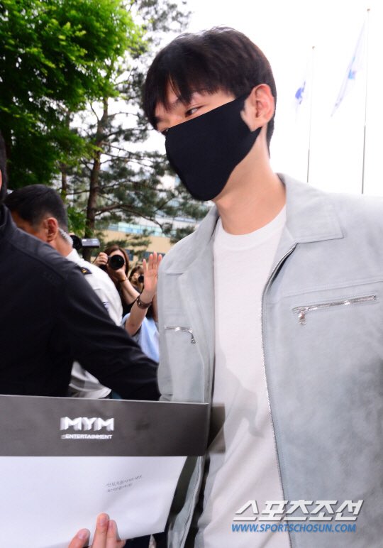 drtalukdard's tweet photo. @ActorLeeMinHo WE WILL MISS YOU BADLY #LeeMinHo #이민호 😭😭😭😭😭
#AlwaysWithLMH 
#AlwaysWithLeeMinHo 
#We_will_wait_for_you 
#MinozIndia https://t.co/xefyFHwDxS