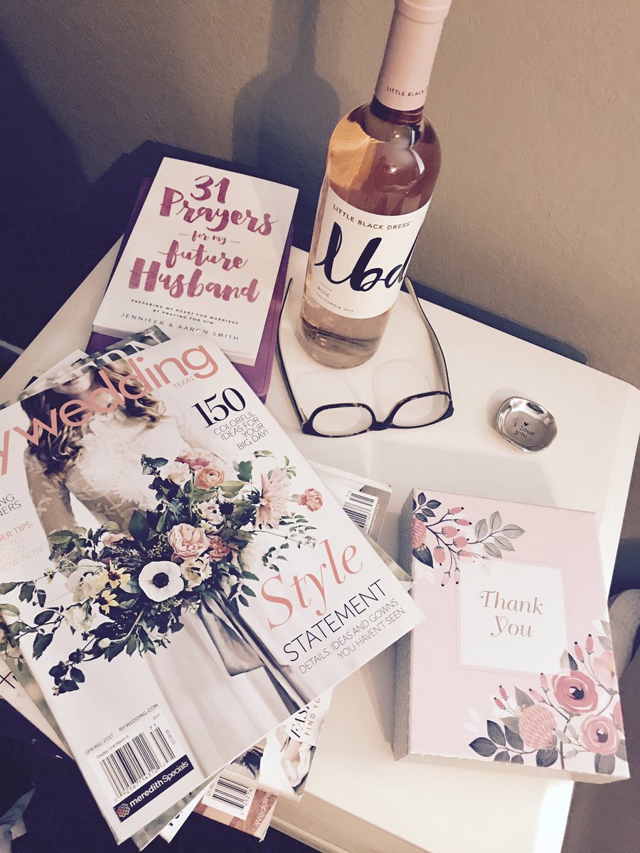 thea_munch's tweet photo. new home, new magazines, new fiancé 🥂🍾 https://t.co/2GncP4TmpC