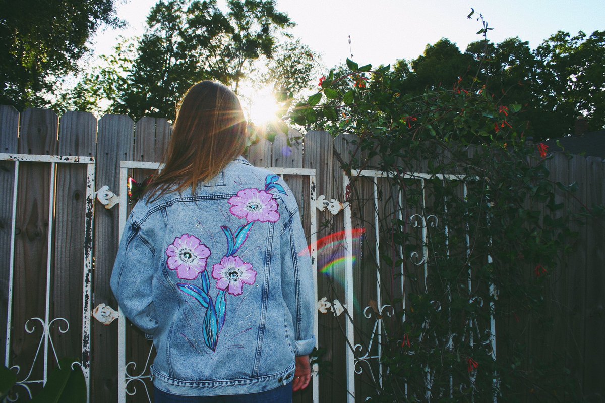 OGTHREADZ's tweet photo. lena rockin' her newest #vintagedenim purchase 🌿🌸 thank youuuu 🤘@lenamynatt #ogthreadz #thriftfinds https://t.co/l2LK58FVcg