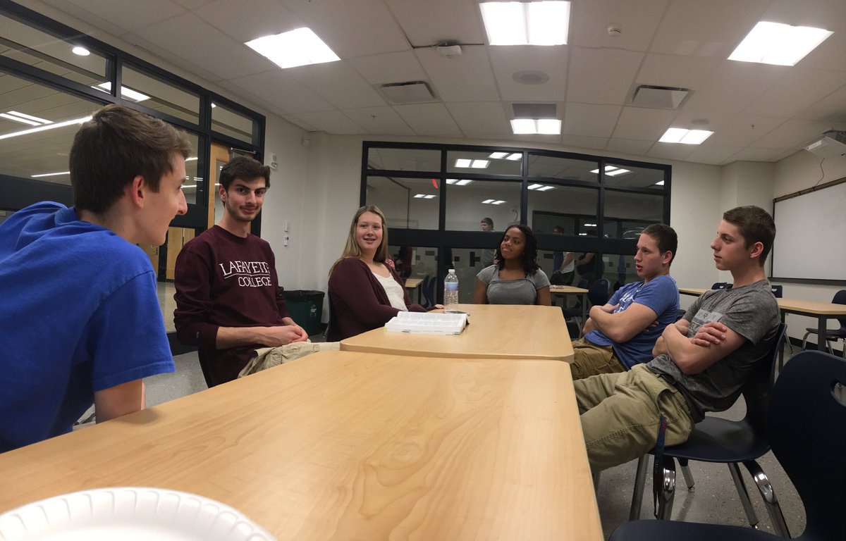 QtownFca's tweet photo. Pizza + FCA = Good times😄 Come out to FCA every Thursday after school from 2:30 to 3:30! Hope to see you there!! https://t.co/Y7bSDjlrdx