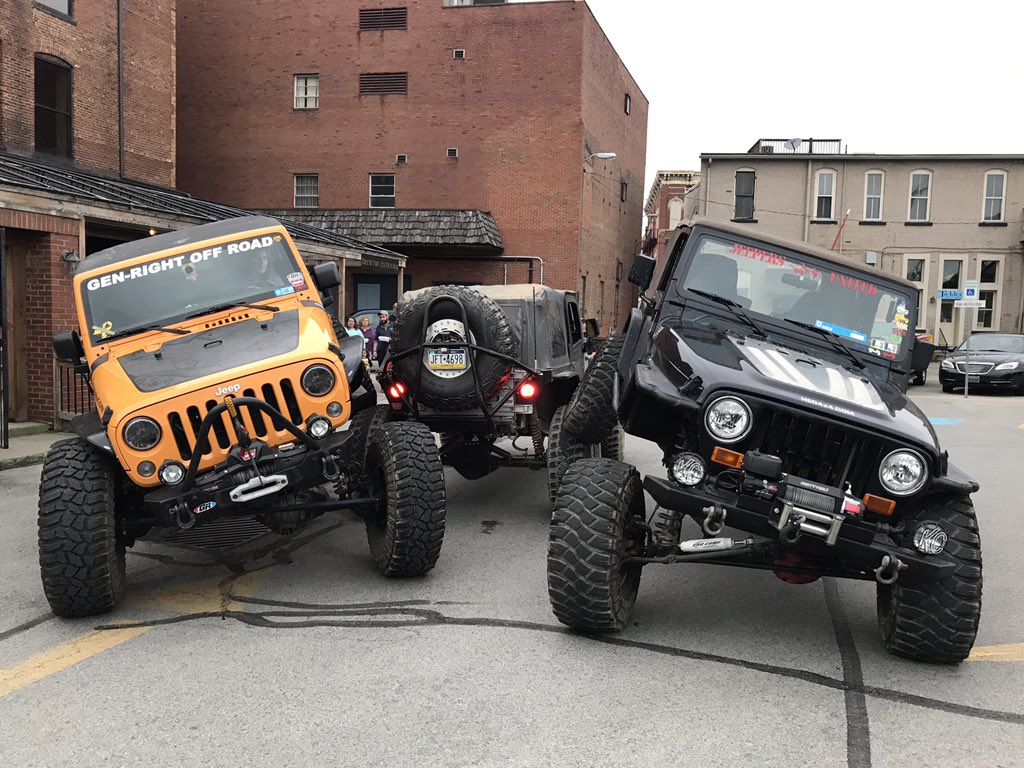 CovertZack's tweet photo. @BonhamChrysler2 @JPExtremelive @THEJeepMafia @NeerGirl @jrhkoch8819 @Gibkoch @BrewtusBrewing @HouseOfJeeps A little stacking!! https://t.co/51arJKJ9zB