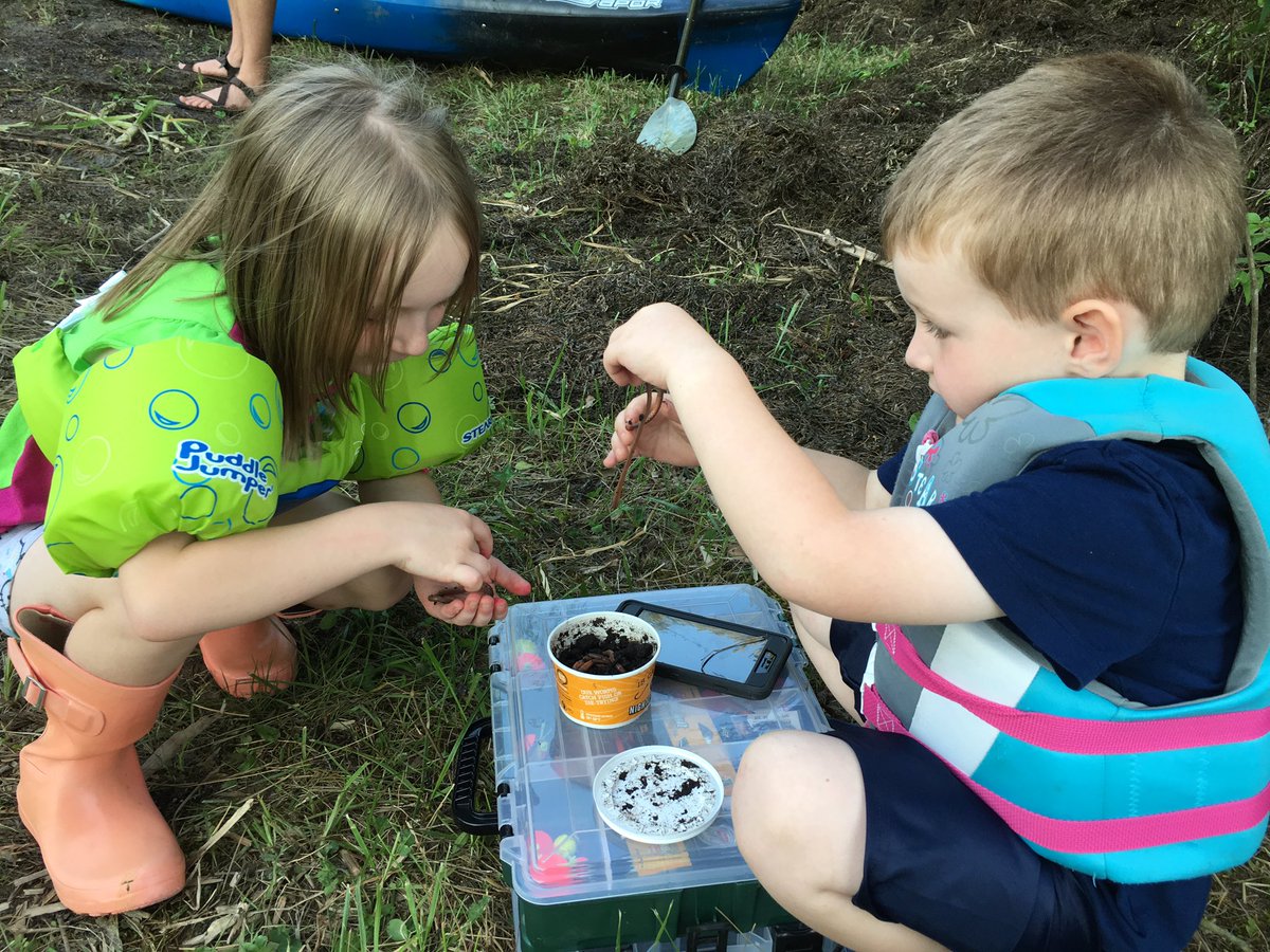 billtothewolf's tweet photo. Went fishing w/Jude & Eleanor and caught a couple of @ershler's fishes in the process. We joined forces... #CaughtOneFish #AndOneTree https://t.co/F7bcrCZvKD