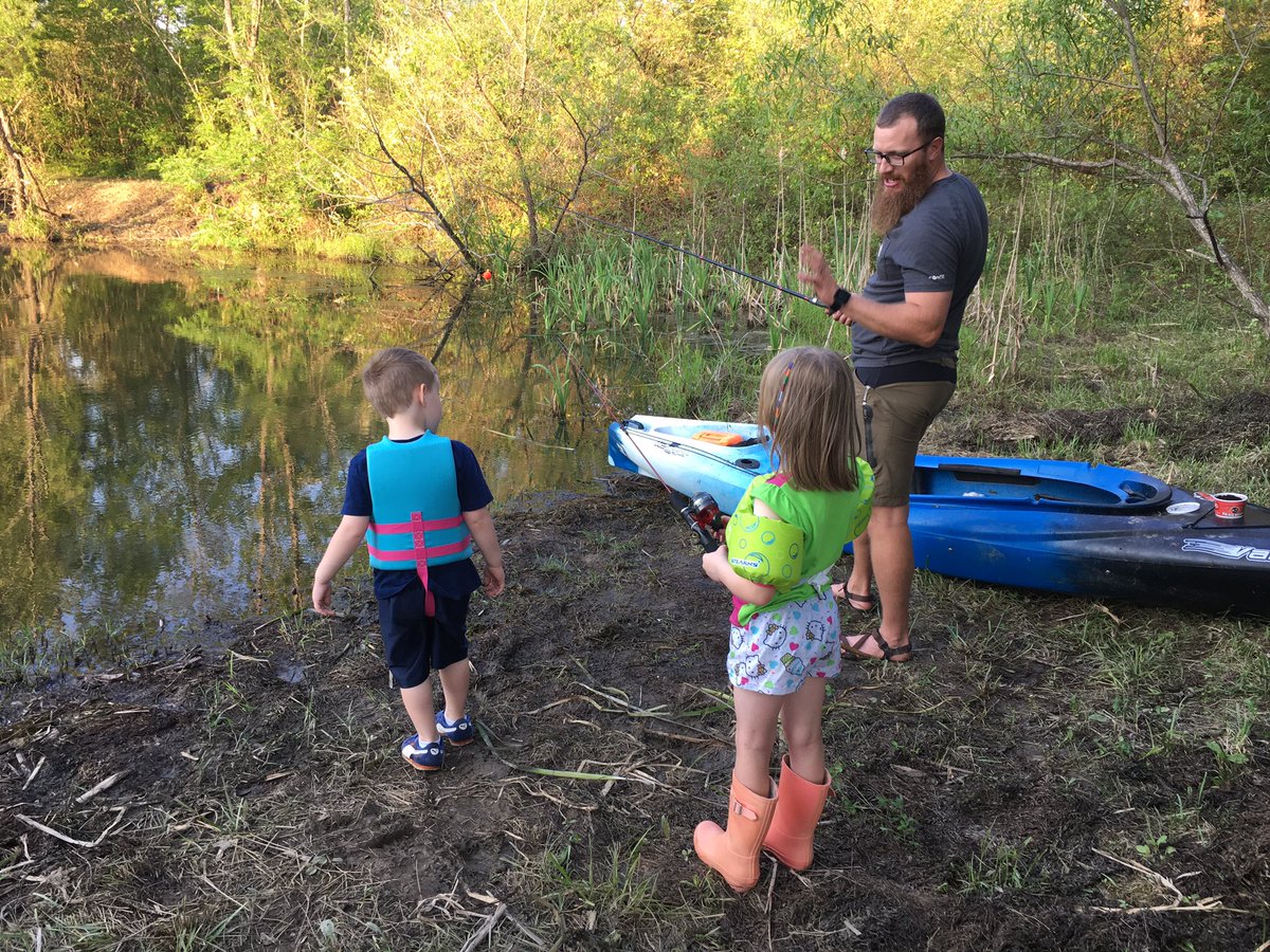 billtothewolf's tweet photo. Went fishing w/Jude & Eleanor and caught a couple of @ershler's fishes in the process. We joined forces... #CaughtOneFish #AndOneTree https://t.co/F7bcrCZvKD