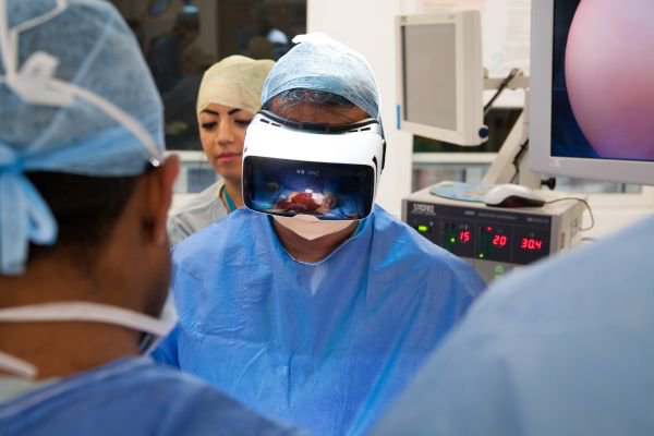 RNZPodcastHour's tweet photo. .@TechweekNZ Training doctors using VR @FutureRealities https://t.co/815Rc2nIvw https://t.co/2g0GakrXLX