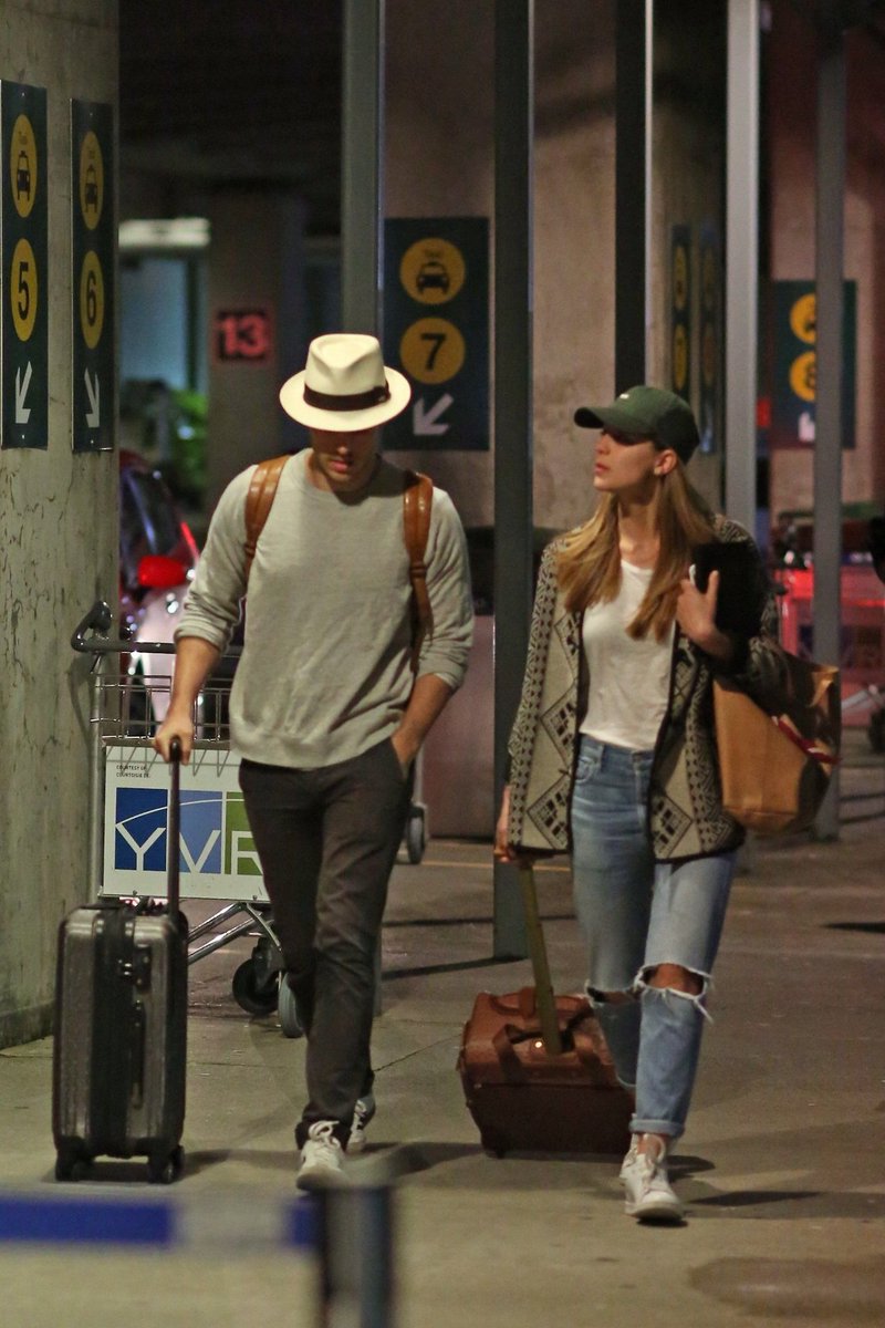CoupleStyle's tweet photo. Melissa Benoist and Chris Wood https://t.co/FsJSv6dZDU