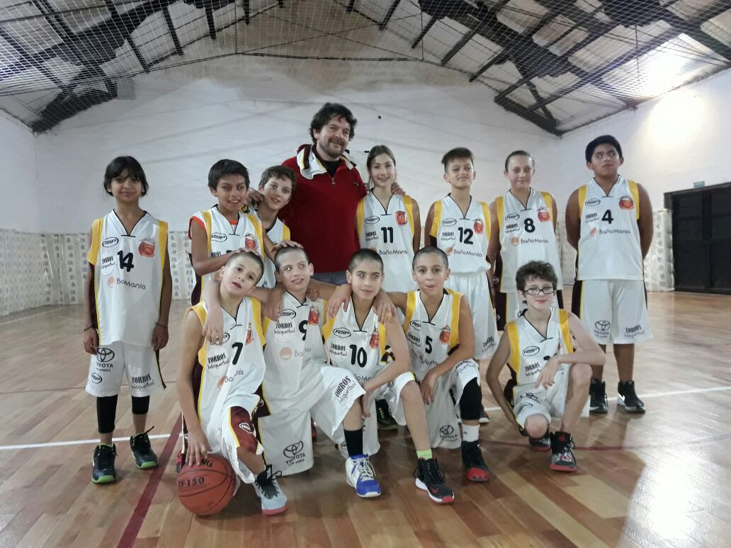 sernavic's tweet photo. #NBAxESPN  Zorros Basquetbol de San Martín de los Andes, Patagonia Argentina firmes con ESPN alentando a los Manu Spurs https://t.co/2uxc41g2p5