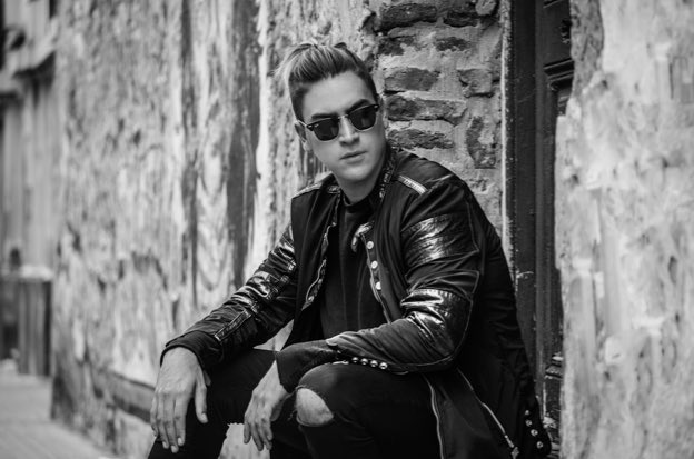 Pilarsmith's tweet photo. Mi querido @fabianmanuk despide su último álbum "Manuk " el Viernes 23 de junio - 21:00hs / Teatro Sony - Cabrera 6027 👏🏻👏🏻👏🏻 https://t.co/mrJN5TUKCu