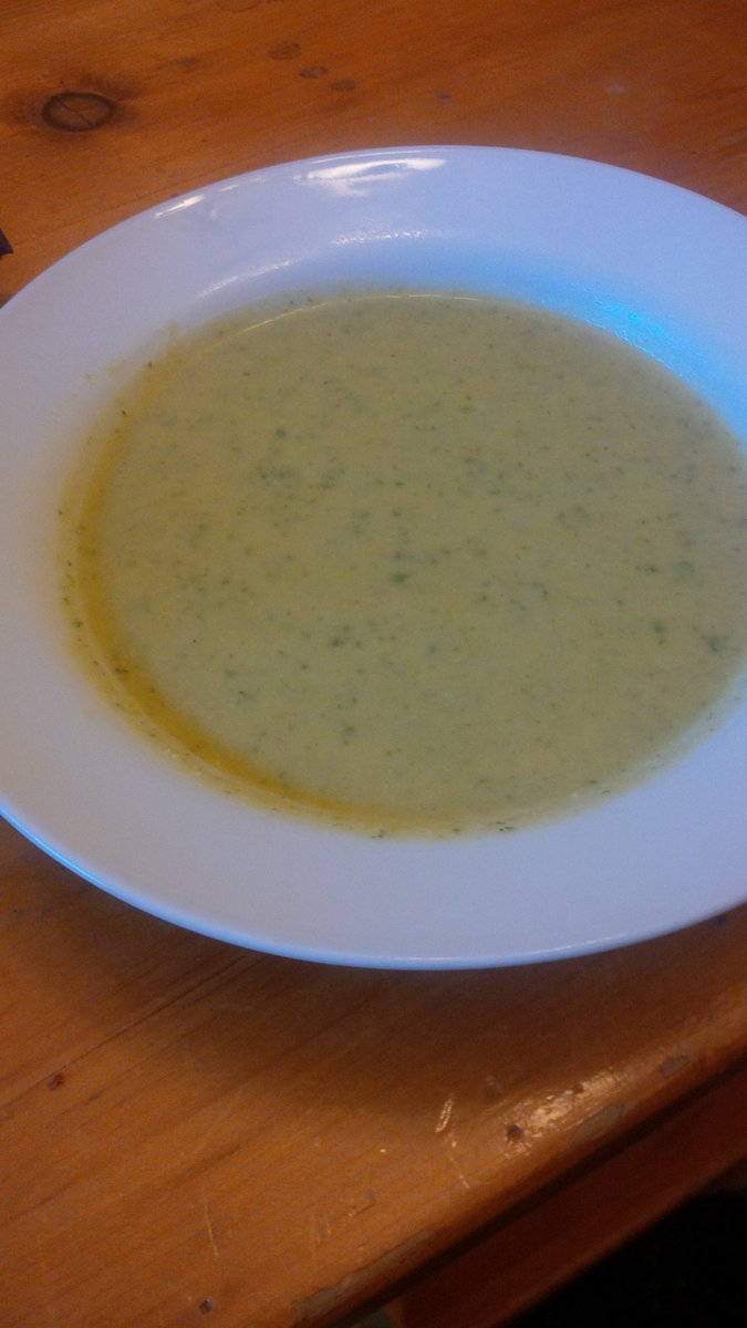 Anderson11Emily's tweet photo. Roasted garlic cauliflower + kale soup #vegan #chefEmily #RecoveryFood https://t.co/a9qdsFUfUV