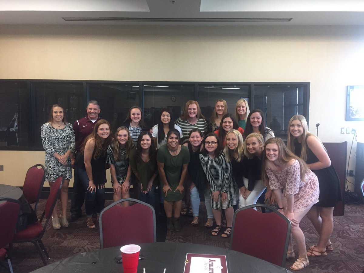 JenksTrojanSoftball tweet media